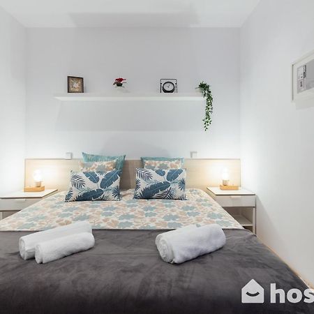 Host Wise - Colorful Fresh Flats - Batalha Apartment Porto Exterior photo