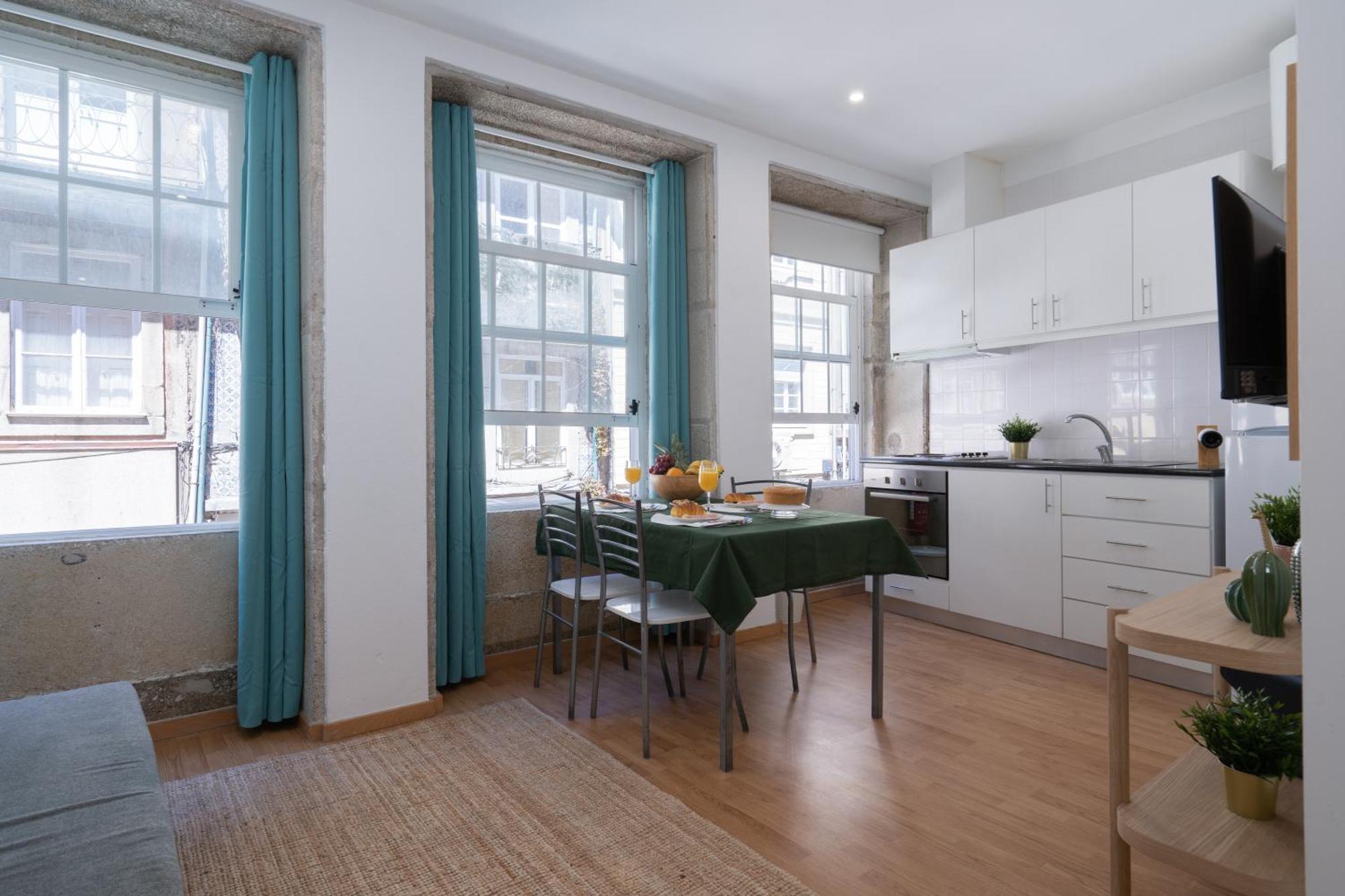 Host Wise - Colorful Fresh Flats - Batalha Apartment Porto Room photo