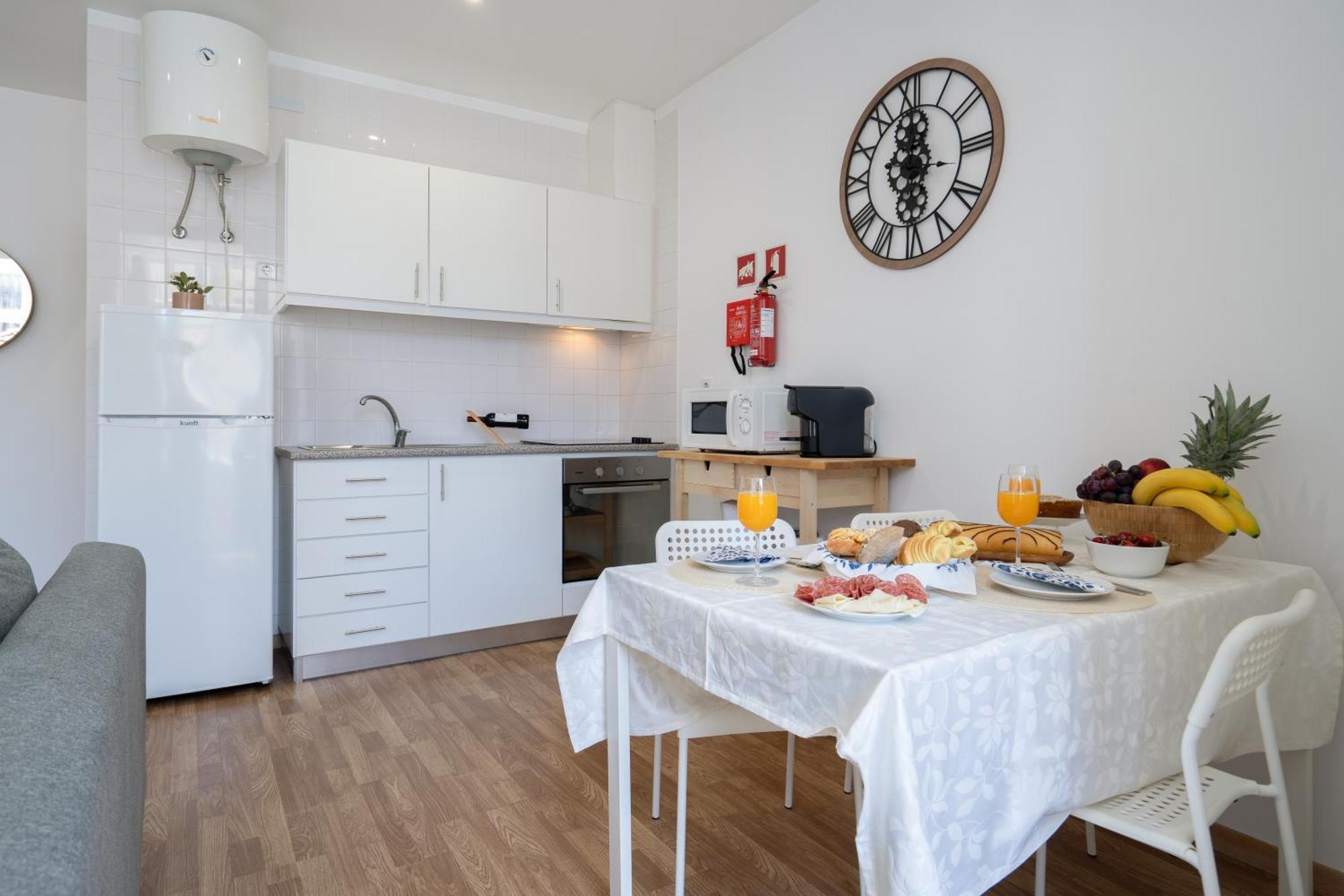 Host Wise - Colorful Fresh Flats - Batalha Apartment Porto Room photo